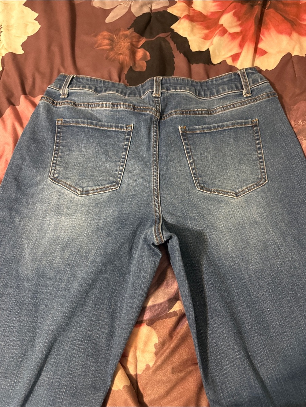 Time and Tru Women's Light Blue Straight-Leg Jeans - Picture 4 of 4